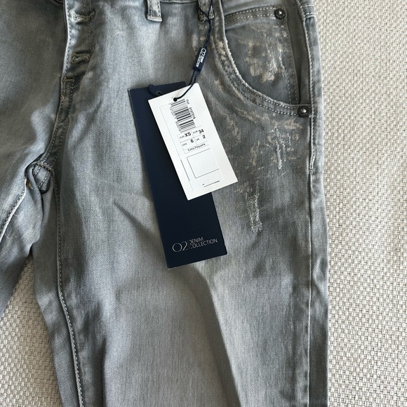 Gray Distressed Jeans - Picture 7 of 9